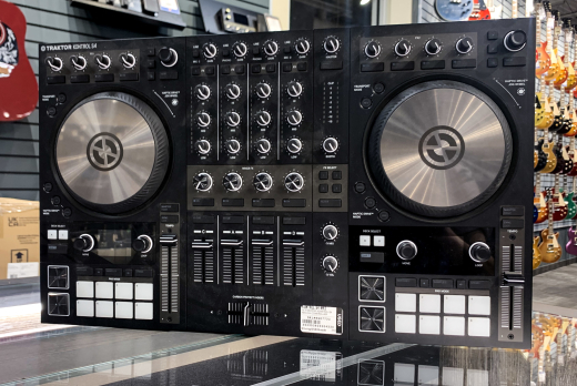 Native Instruments - Traktor Kontrol S4 MK3 DJ Controller
